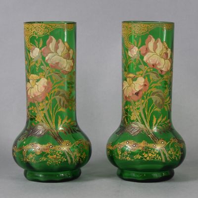 deux vases placés côte à côte