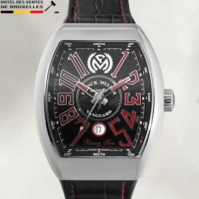 gros plan d'une montre-bracelet sur fond blanc