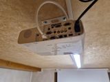 vue de dessus d'un projecteur avec un écran de projection et un projecteur