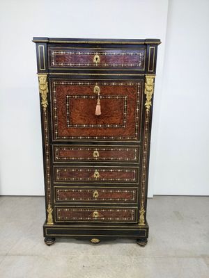 Petit secrétaire en poirier noirci, placage de loupe de thuy…