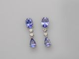 une paire de boucles d'oreilles en tanzanite et diamant