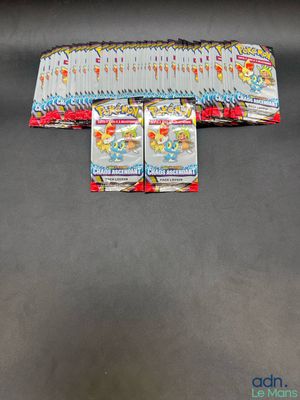 un gros plan sur deux boîtes de bonbons posées sur une table