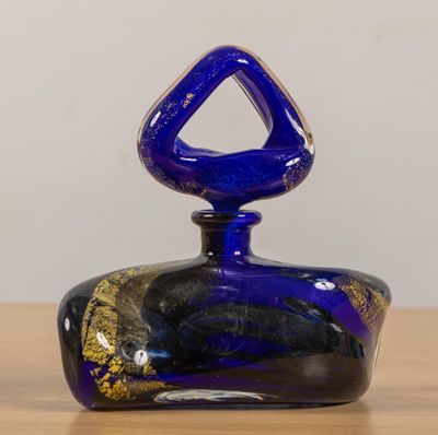 Raymond BRANLE (né en 1940). Flacon en verre à inclusions d'…