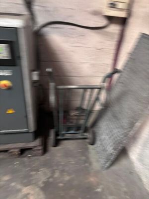 une petite machine qui se trouve dans une pièce