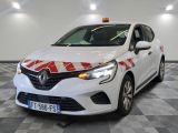 l'avant d'une voiture blanche ornée d'une bande rouge et blanche