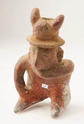 Statuette assise en terre cuite.