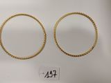 une paire de boucles d'oreilles en or