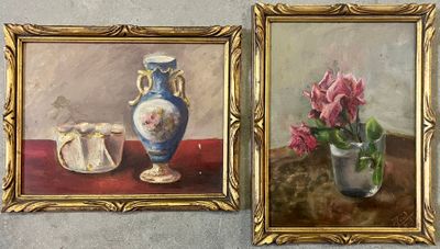 deux tableaux représentant des vases et un vase de fleurs posé sur une table