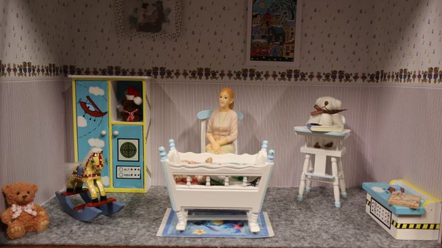 Diorama. Composition miniature, dans une vitrine en bois, vitre e...