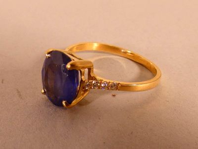 Bague en or 18 carats sertie d'un saphir de 1.