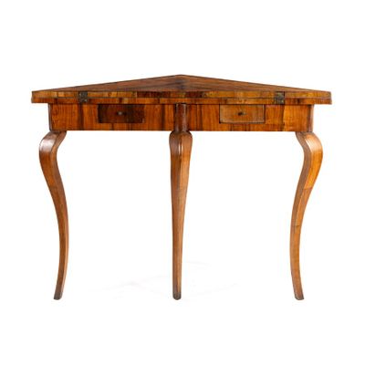 l'image d'une table en bois avec un tiroir en dessous