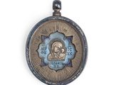 une image représentant un cadenas argenté et bleu sur lequel figure une image de Jésus