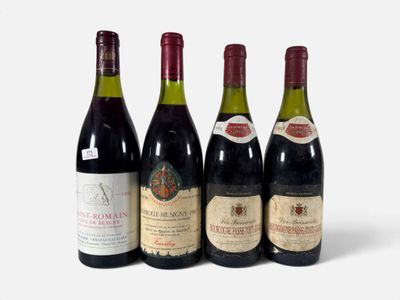 quatre bouteilles de vin sont alignées sur une surface blanche
