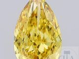un gros plan d'un diamant jaune sur fond blanc