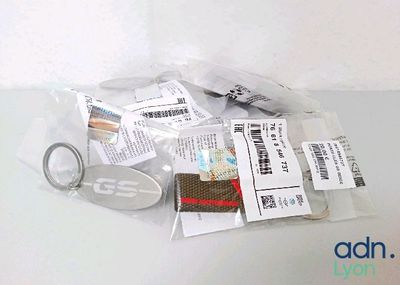 Lot de 19 porte-clés - BMW - KEYRING GS LOGO SILVER/GS BEIGE…