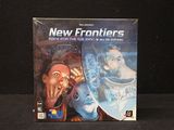 une boîte de « New Frontiers » posée sur la table