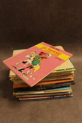 une pile de livres pour enfants empilés les uns sur les autres