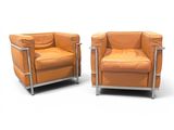une paire de fauteuils en cuir orange avec des pieds chromés, sur fond blanc