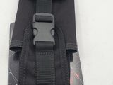 une coque de téléphone portable ornée d'une ceinture noire