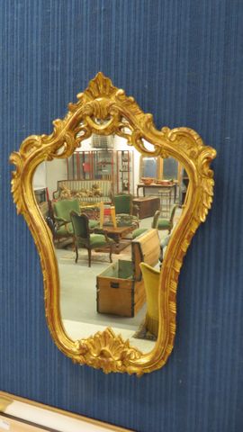 Miroir chantourné cadre bois et stuc redoré, H : 83 x 60