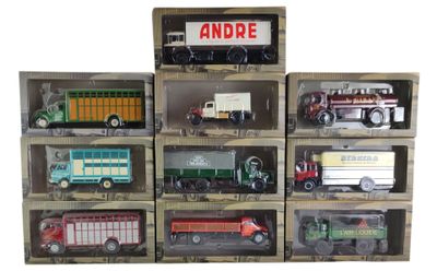 de nombreux types de camions jouets dans une vitrine