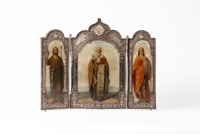 trois tableaux représentant Jésus et Marie sur fond blanc