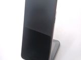 a cell phone that is sitting on top of a stand