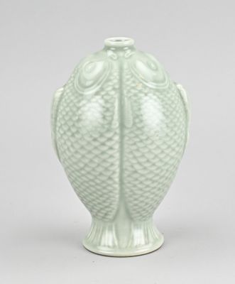 Vase chinois en forme de poisson « celade » émaillé, XXe siècle