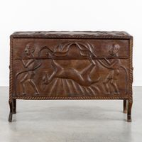 Meuble-bar en bois sculpté avec des reliefs figuratifs, de s… (photo 2)
