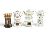 quatre types différents de théières et une cafetière