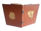 un livre sur lequel figure l'image d'un lion