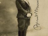 une vieille photo d'un homme en uniforme militaire