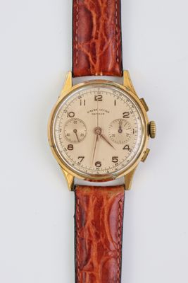 une image d'une montre-bracelet sur une surface blanche