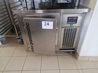 a machine that is sitting in the middle of a room