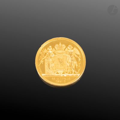 gros plan d'une pièce d'or sur fond noir