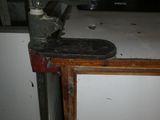 un skateboard posé sur une table
