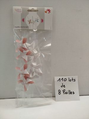 un tas de figurines en origami roses et blanches dans un sac