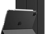 une photo d'un étui noir pour iPad Pro avec un rabat gris