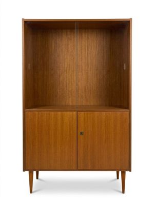une bibliothèque en bois avec deux portes et deux tiroirs