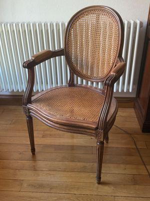 a chair that is sitting on the floor in front of a radiator