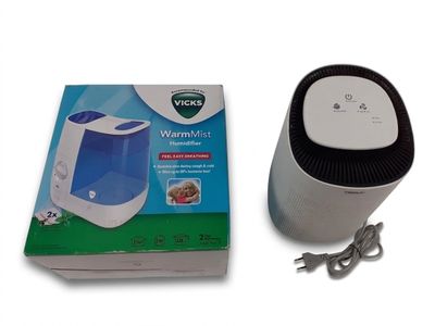 une boîte sur laquelle figure un humidor blanc et noir, à côté d'une boîte sur laquelle figure un humidor noir et blanc