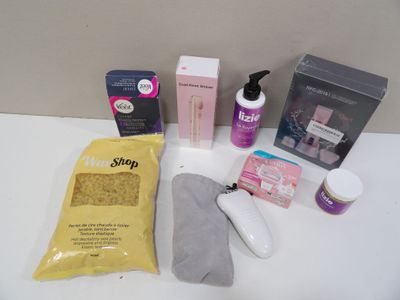 many items that are sitting on a counter top