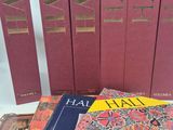 six livres sont empilés sur une table