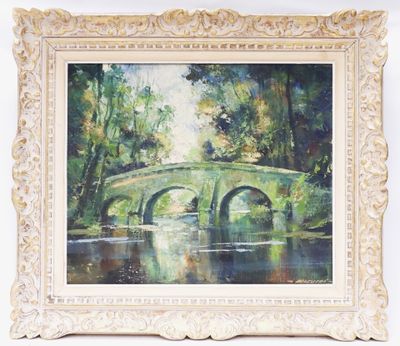 une peinture à l'huile représentant un pont au-dessus d'une rivière, avec des arbres en arrière-plan