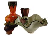 two vases that are sitting next to each other