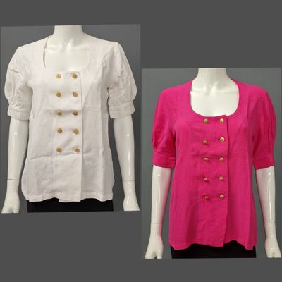 deux chemises pour femmes, blanches et roses, avec des boutons