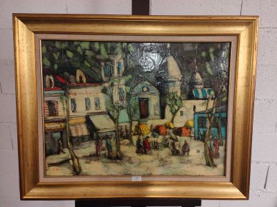 une photo d'un tableau représentant une scène de rue, dans un cadre doré