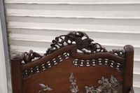Paire de fauteuils d'apparat en bois dur à décor sculpté et … (photo 3)
