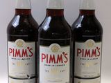 trois bouteilles de Pimm's, la meilleure liqueur