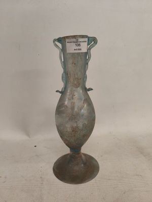 Vase en verre soufflé irisé dans le goût des objets de fouil…